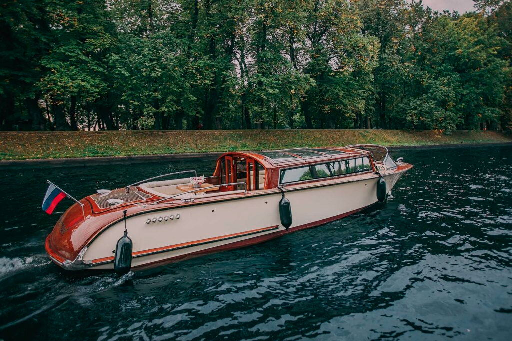 Lefort Yachts - аренда премиальных яхт и лодок в Санкт-Петербурге