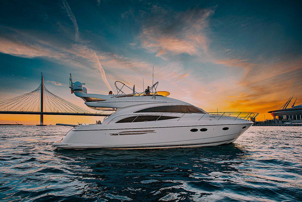 Lefort Yachts - аренда премиальных яхт и лодок в Санкт-Петербурге