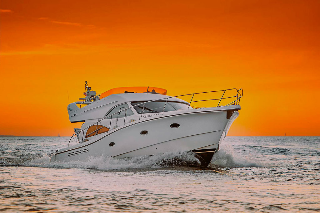 Lefort Yachts - аренда премиальных яхт и лодок в Санкт-Петербурге